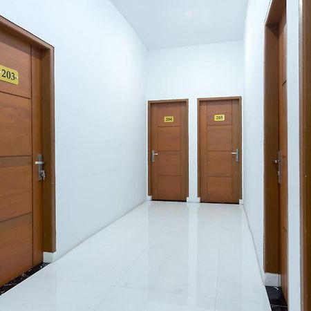 Super Oyo 839 Royal Guest House Медан Екстериор снимка
