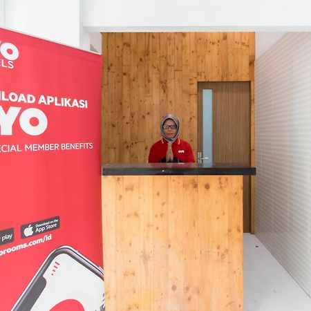 Super Oyo 839 Royal Guest House Медан Екстериор снимка