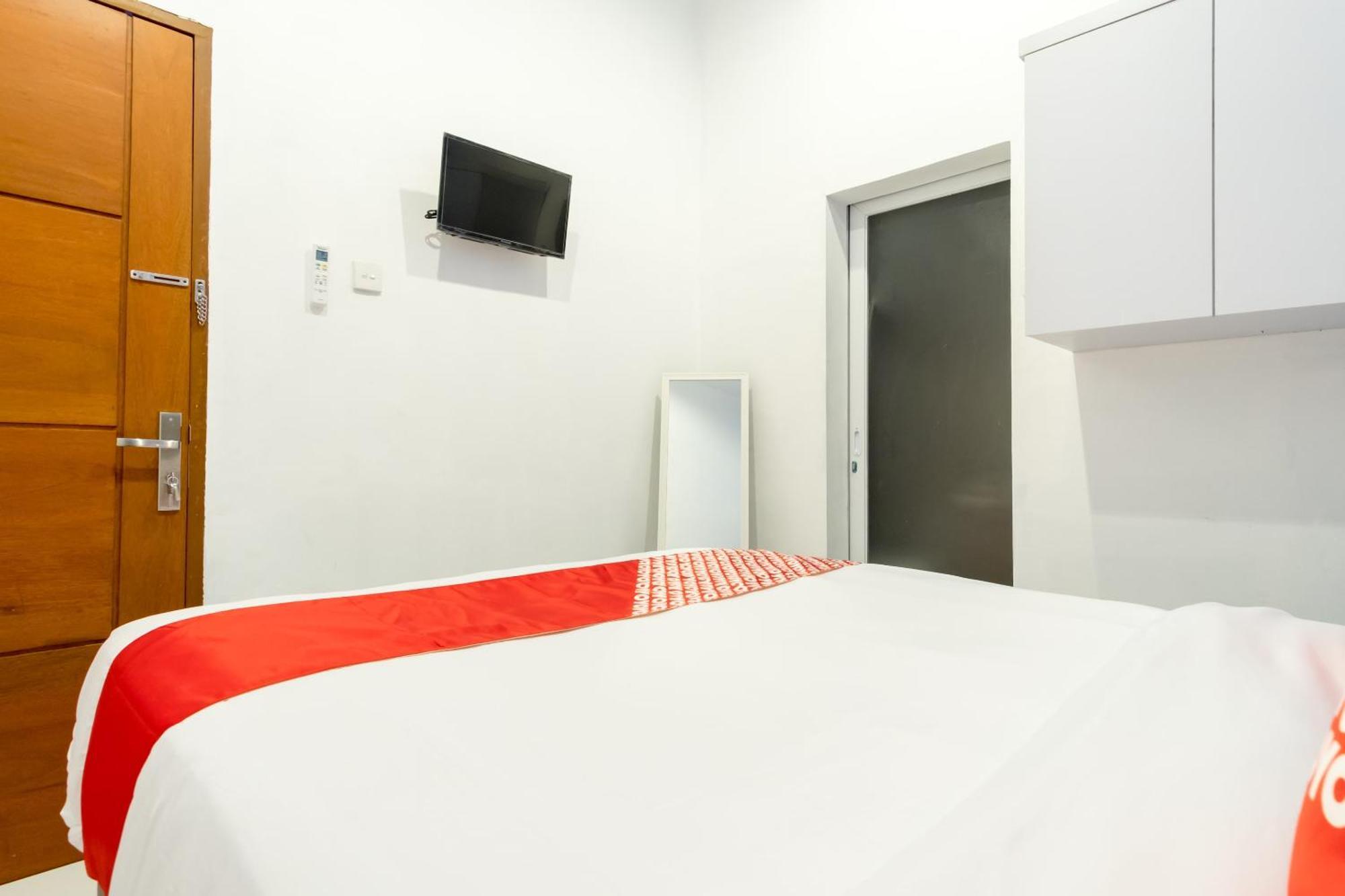 Super Oyo 839 Royal Guest House Медан Екстериор снимка