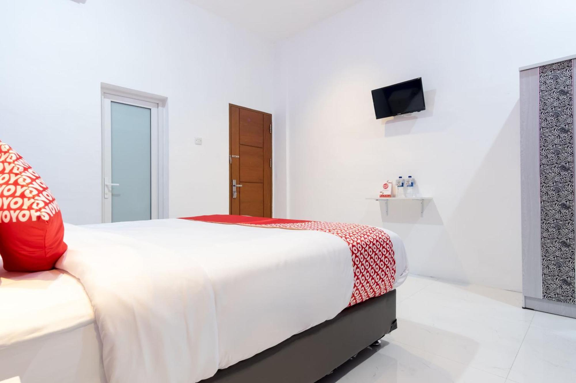 Super Oyo 839 Royal Guest House Медан Екстериор снимка