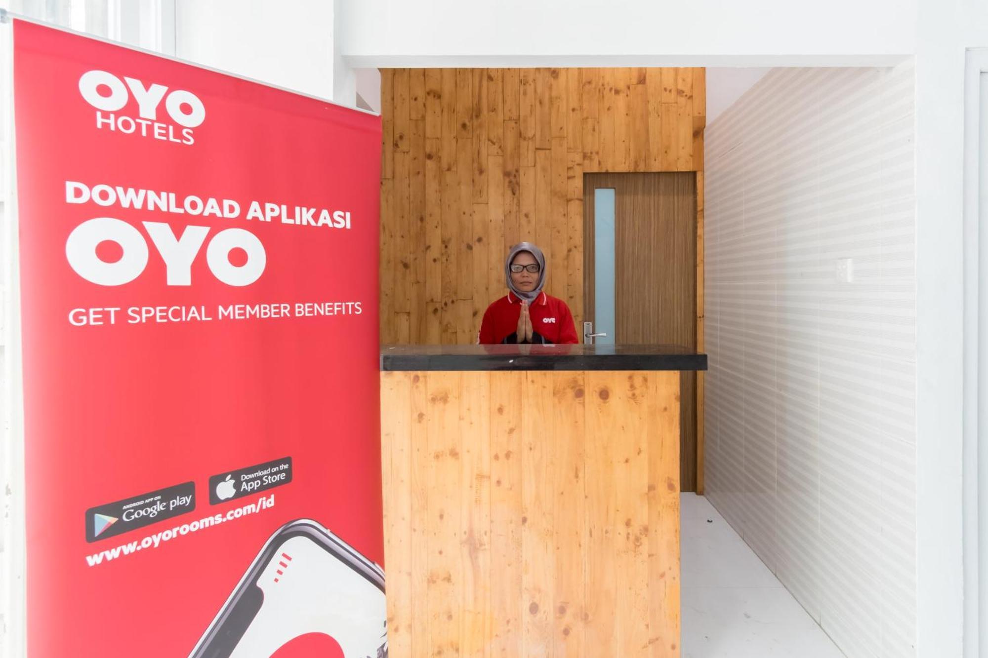 Super Oyo 839 Royal Guest House Медан Екстериор снимка