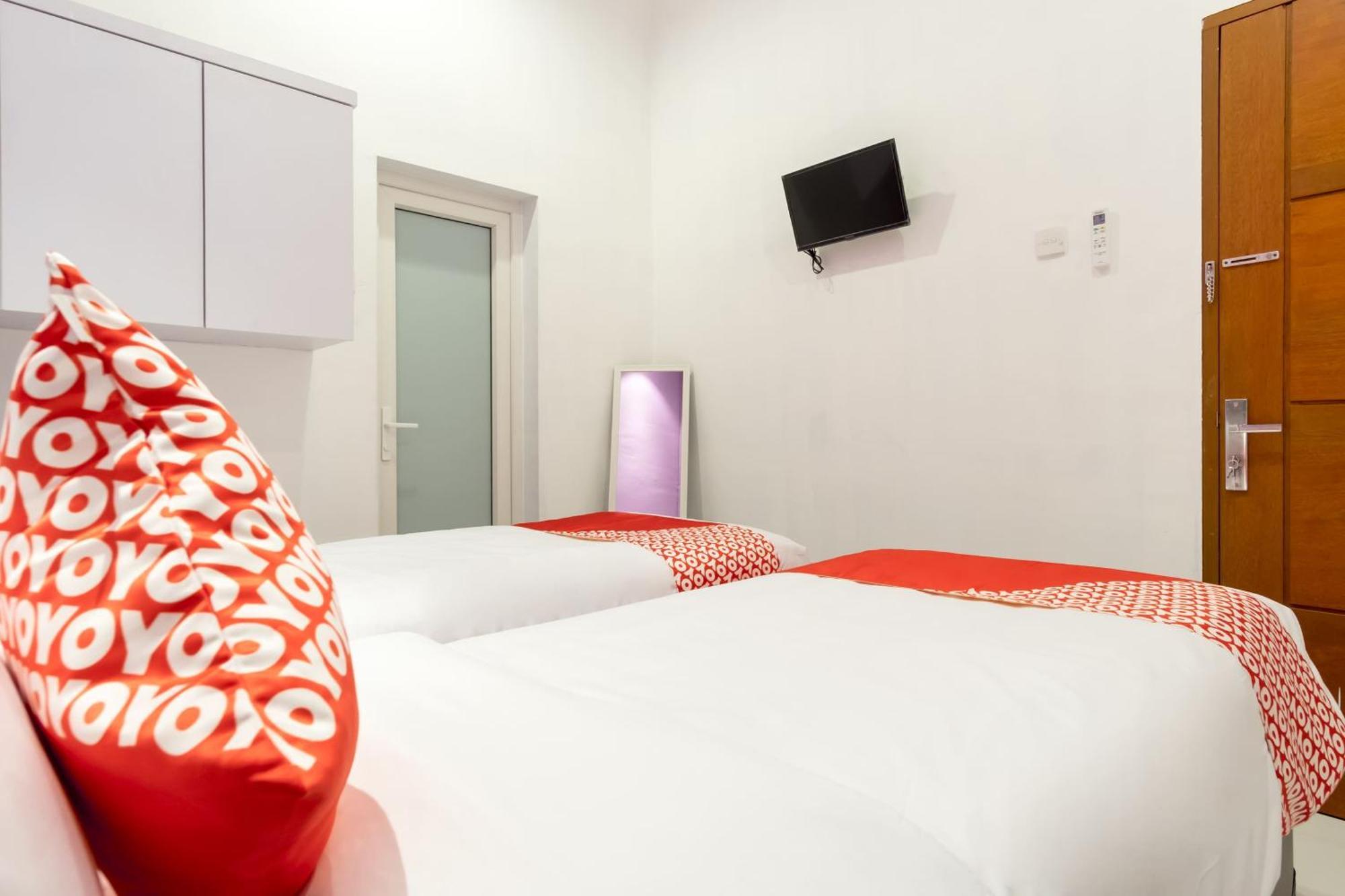 Super Oyo 839 Royal Guest House Медан Екстериор снимка