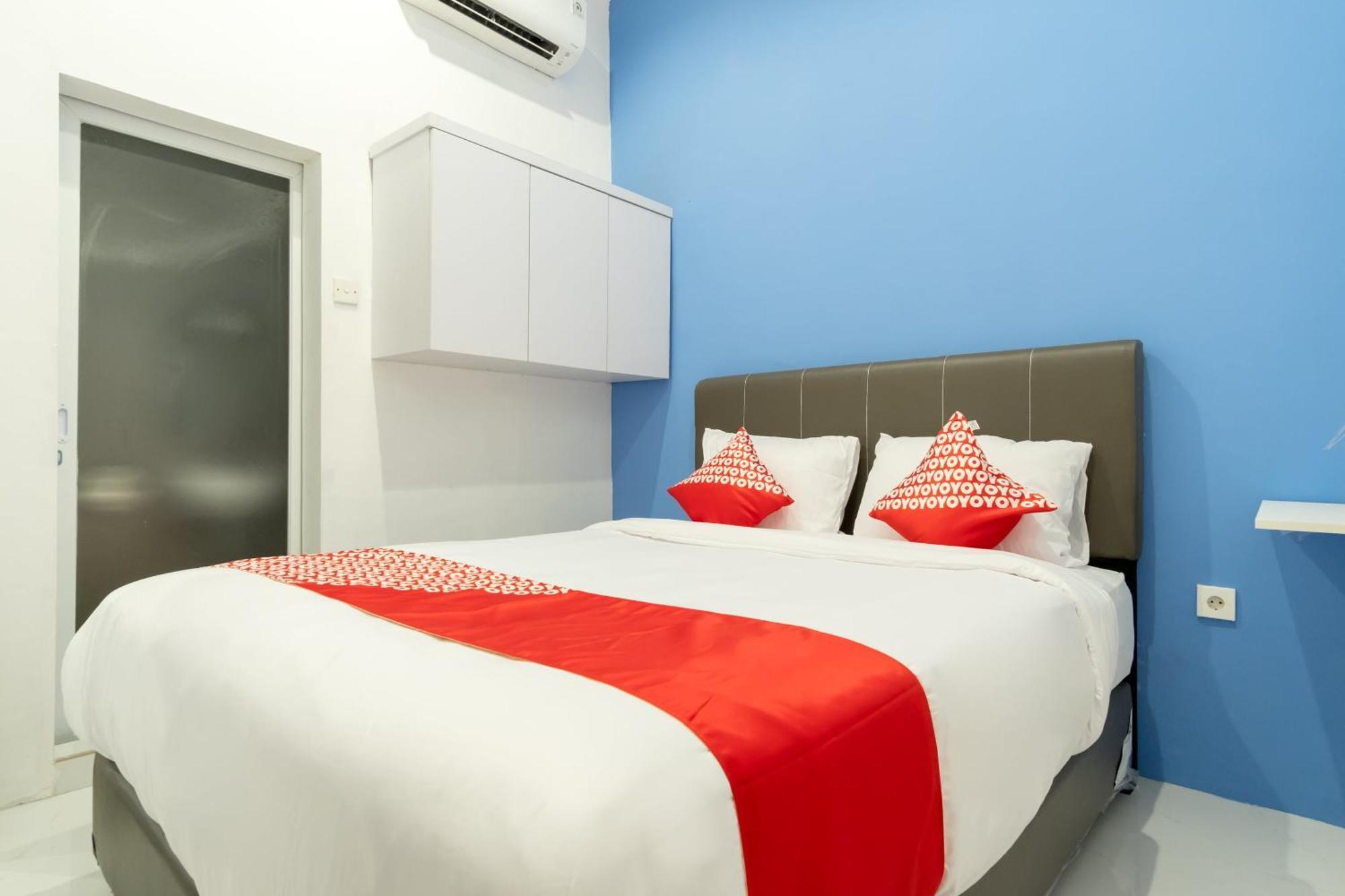 Super Oyo 839 Royal Guest House Медан Екстериор снимка