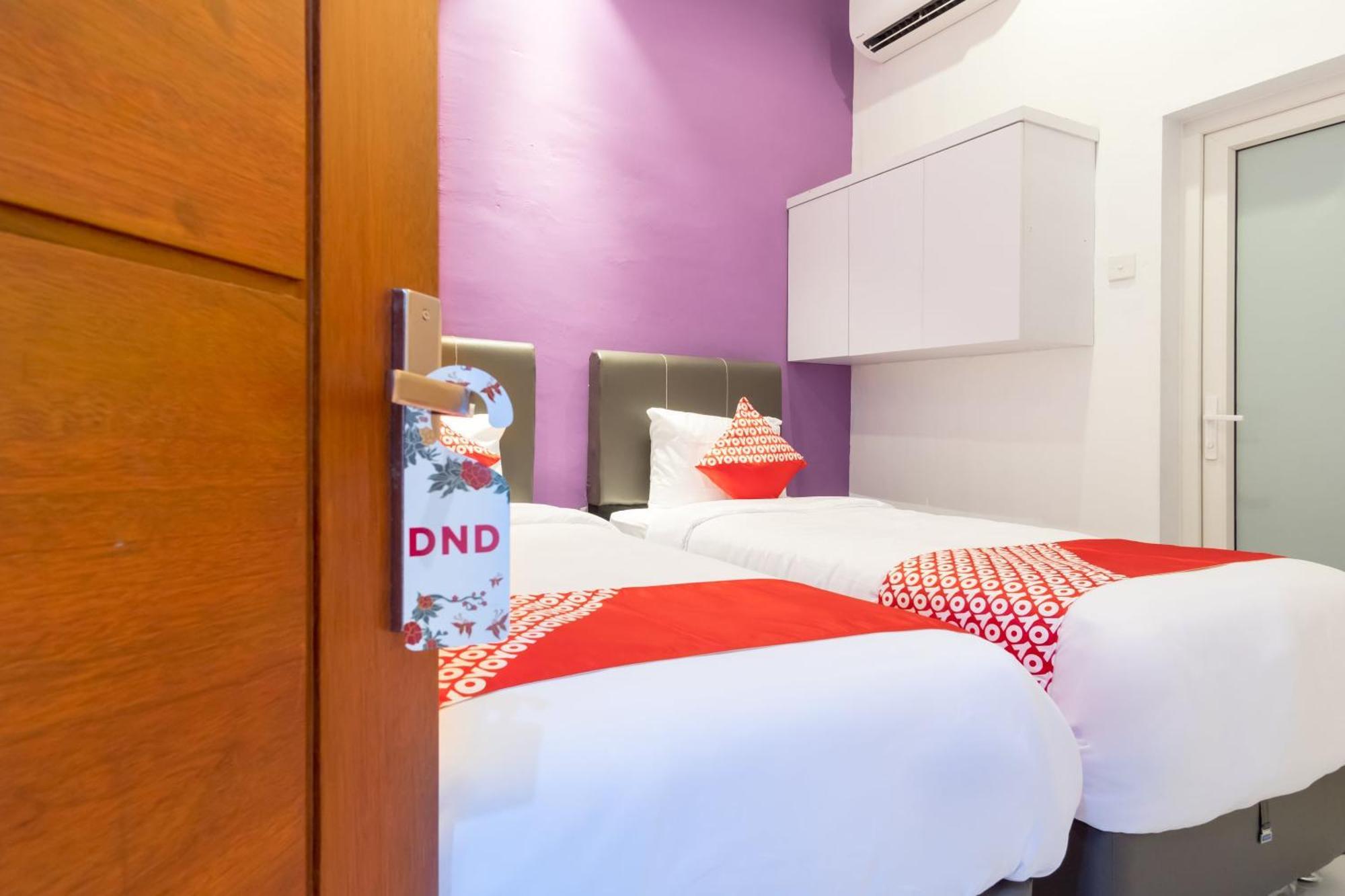 Super Oyo 839 Royal Guest House Медан Екстериор снимка