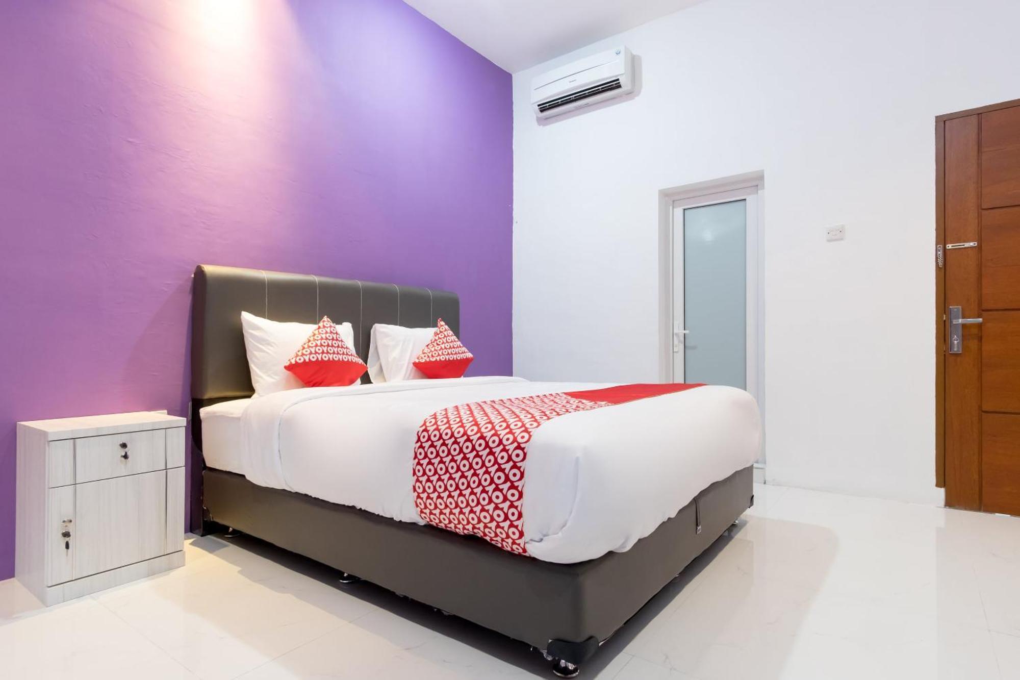 Super Oyo 839 Royal Guest House Медан Екстериор снимка